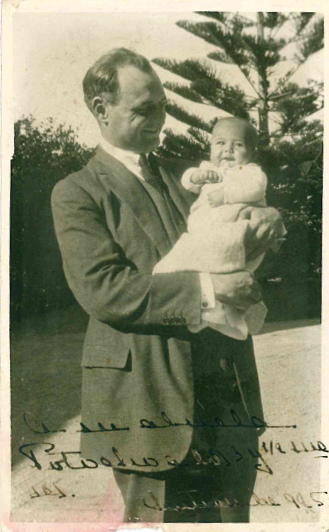Octubre 1925 - Con su padre