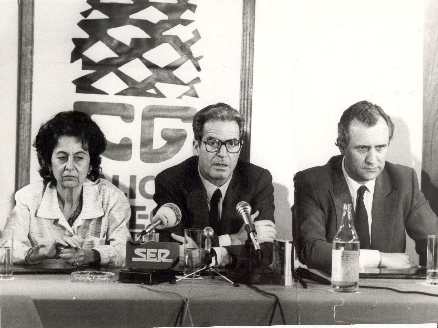 1986 - Rueda de prensa con Garriguez Walker y Rodríguez Peña - Material cedido por El Correo Gallego.